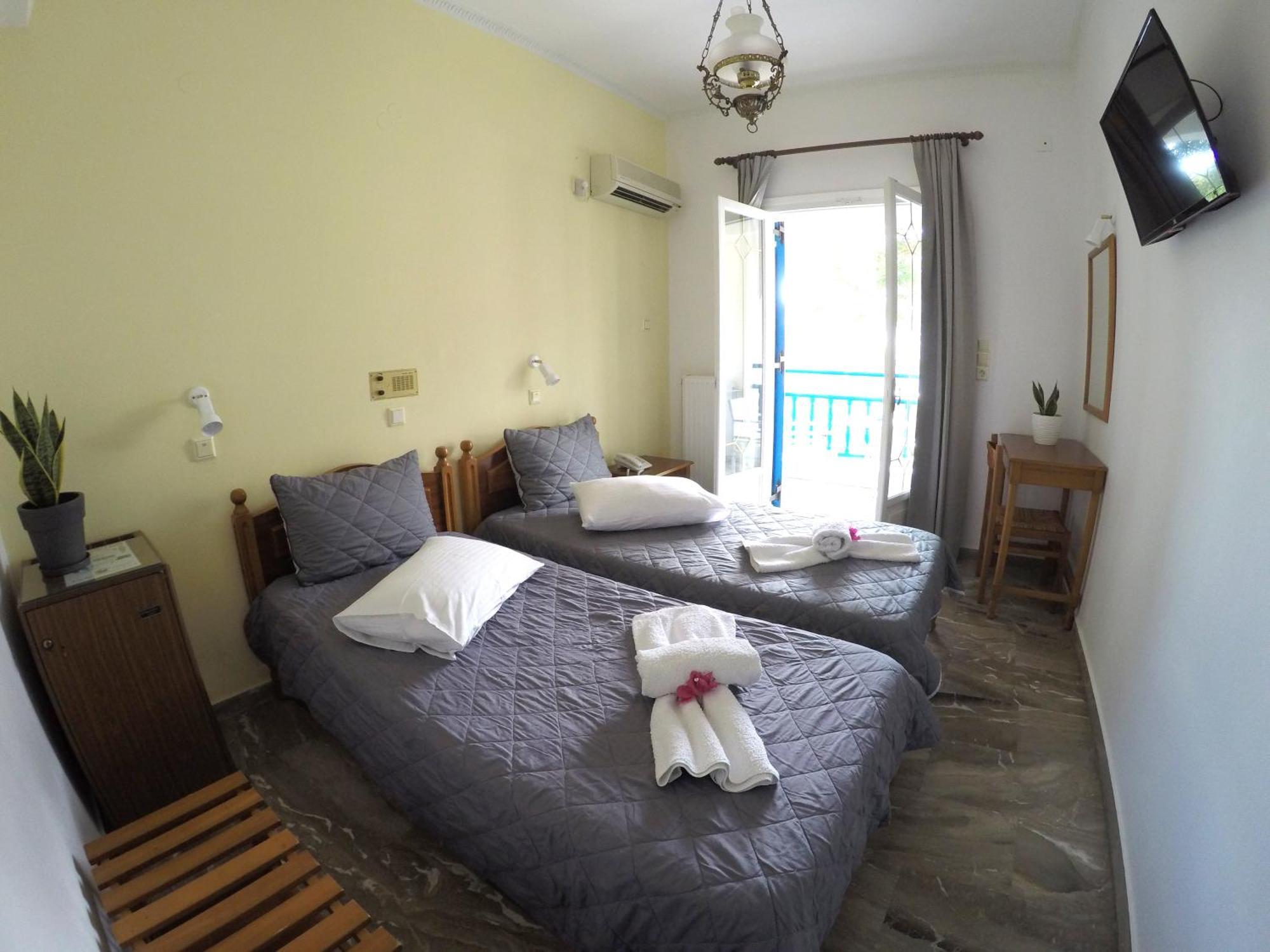 Hotel Zeus Kamári Quarto foto