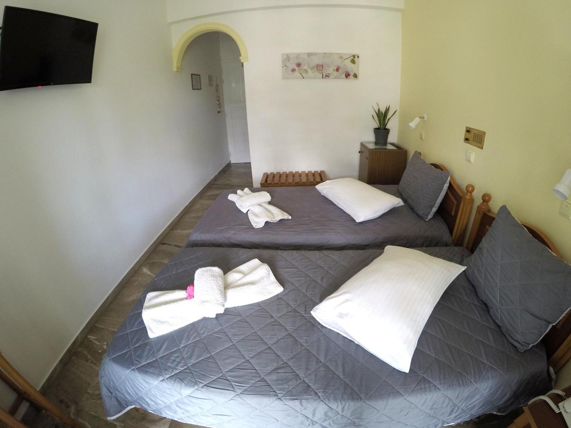 Hotel Zeus Kamári Quarto foto